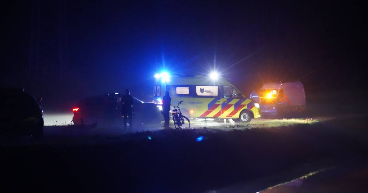 Heftige botsing tussen twee fietsers in Meppel: man gereanimeerd.
