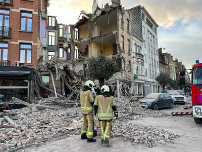 Huis van vier verdiepingen in Houba De Strooperlaan in Brussel stort in