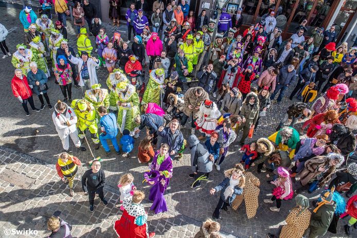 Ajuinworp met prins Sjalen op deGrote Markt van Aalst