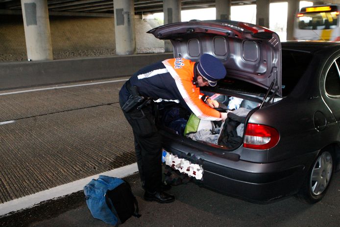 Politie trof in de wagen tevens cannabis en paddos aan.