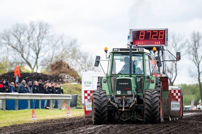 Tractorpulling is vooral een sociaal gebeuren: ‘De een gaat naar het terras, wij naar de trekkertrek