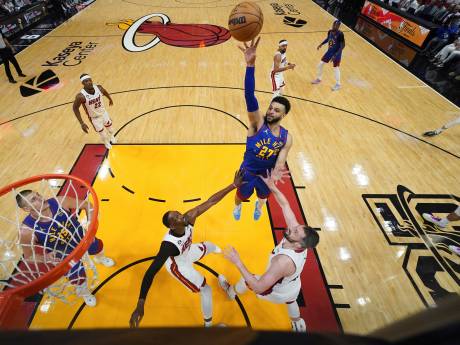 Denver Nuggets dankzij historische dubbele triple-double weer op voorsprong in NBA-finale