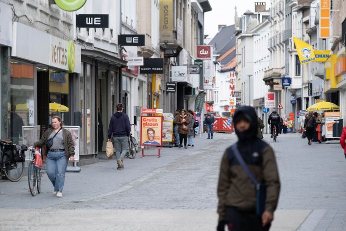 Een archiefbeeld van de Antwerpsestraat, de bekendste winkelstraat van Lier.