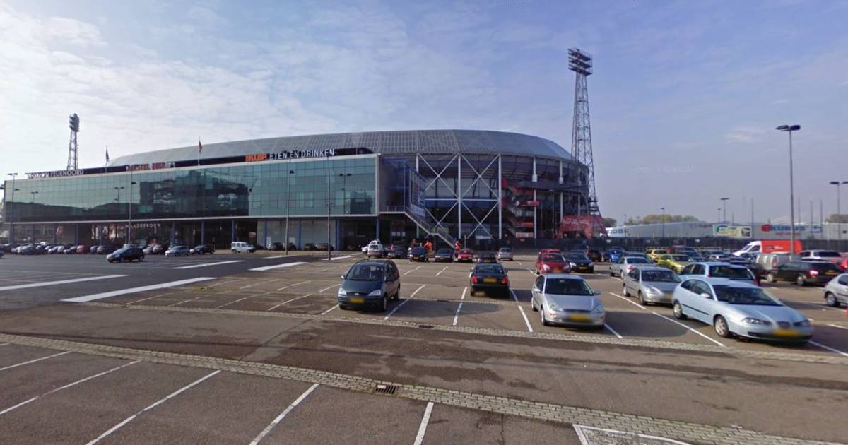 Parkeren bij de Kuip blijft voorlopig toch gratis Rotterdam AD.nl