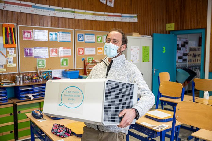 Bij OLFA Elsdonk werden de eerste luchtreinigingstoestellen begin deze maand al geïnstalleerd in samenwerking met Universiteit Antwerpen.