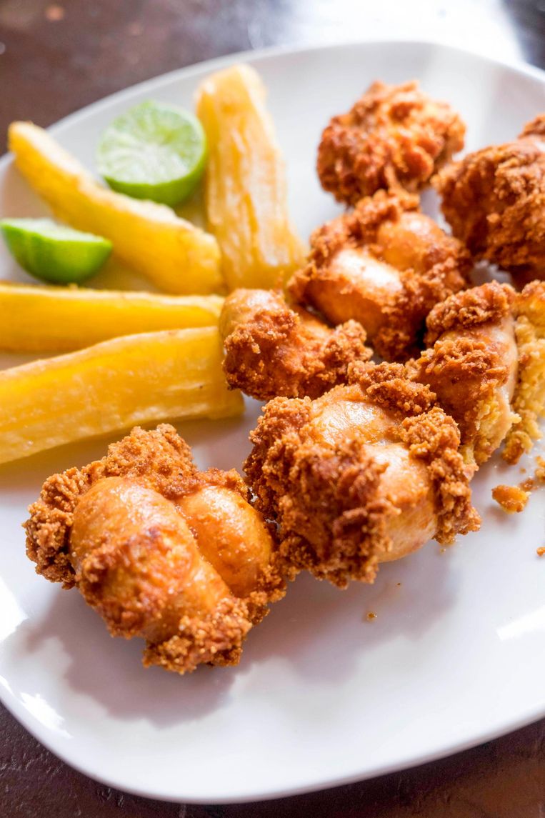 Huevas de pescado, gefrituurde visseneieren. Beeld Eline van Nes
