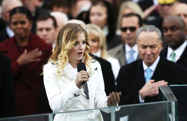 Zowat alle artiesten met naam en faam bedankten voor Trumps feestje vier jaar geleden. Hij moest het stellen met de 16-jarige Jackie Evancho, die in 2010 tweede was geworden bij America’s Got Talent. Beeld REUTERS