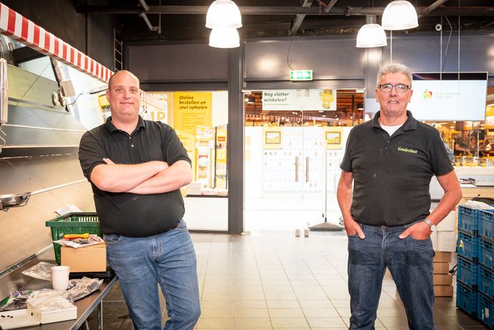 Jan van Brakel (rechts) en de nieuwe bedrijfsleider Ronald Hakstege.