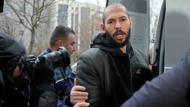 L'influenceur controversé Andrew Tate libéré et assigné à résidence
