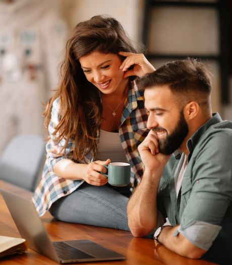 Oogje op een collega terwijl je al een relatie hebt? ‘Heeft vaak meer met jezelf te maken’