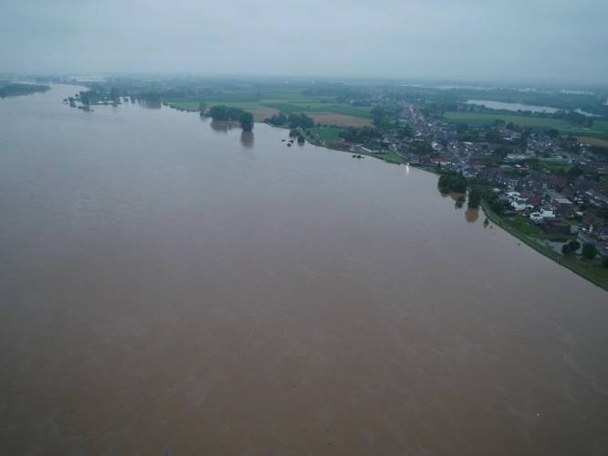 HERLEES. Dodentol door noodweer loopt op tot elf - Alle Maasgemeenten in Limburg gaan over tot evacuatie