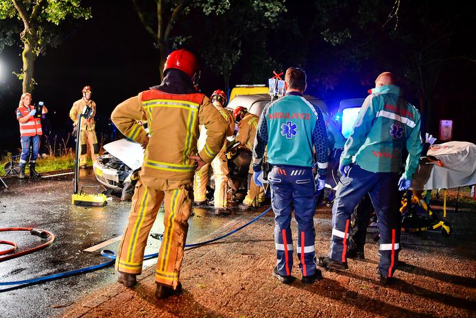 De man raakte van de weg en botste tegen een boom in Knegsel.