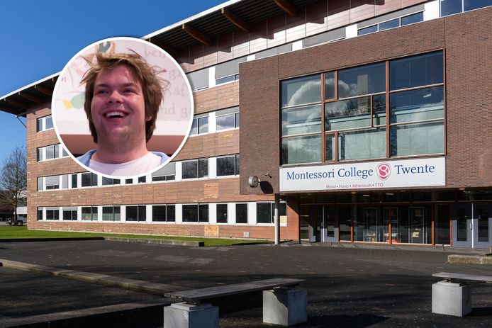 De Montessorischool in Hengelo heeft docent Thijs Poelhekke (inzet) ontslagen vanwege teksten en afbeeldingen op sociale media van jaren geleden.