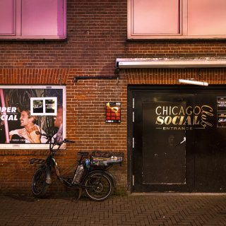 Portier van Amsterdamse club vrijgesproken in zaak rond  mishandeling waarbij bezoeker hersenletsel opliep