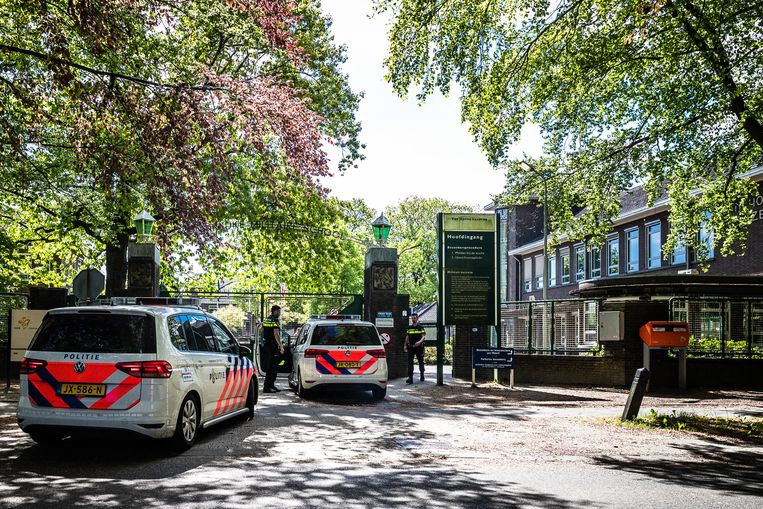 Het AZC in Weert, waar de gemeente Weert, het Coa en de politie vorige maand spoedberaad hielden vanwege de vele geweldsincidenten. Beeld Rob Engelaar / ANP