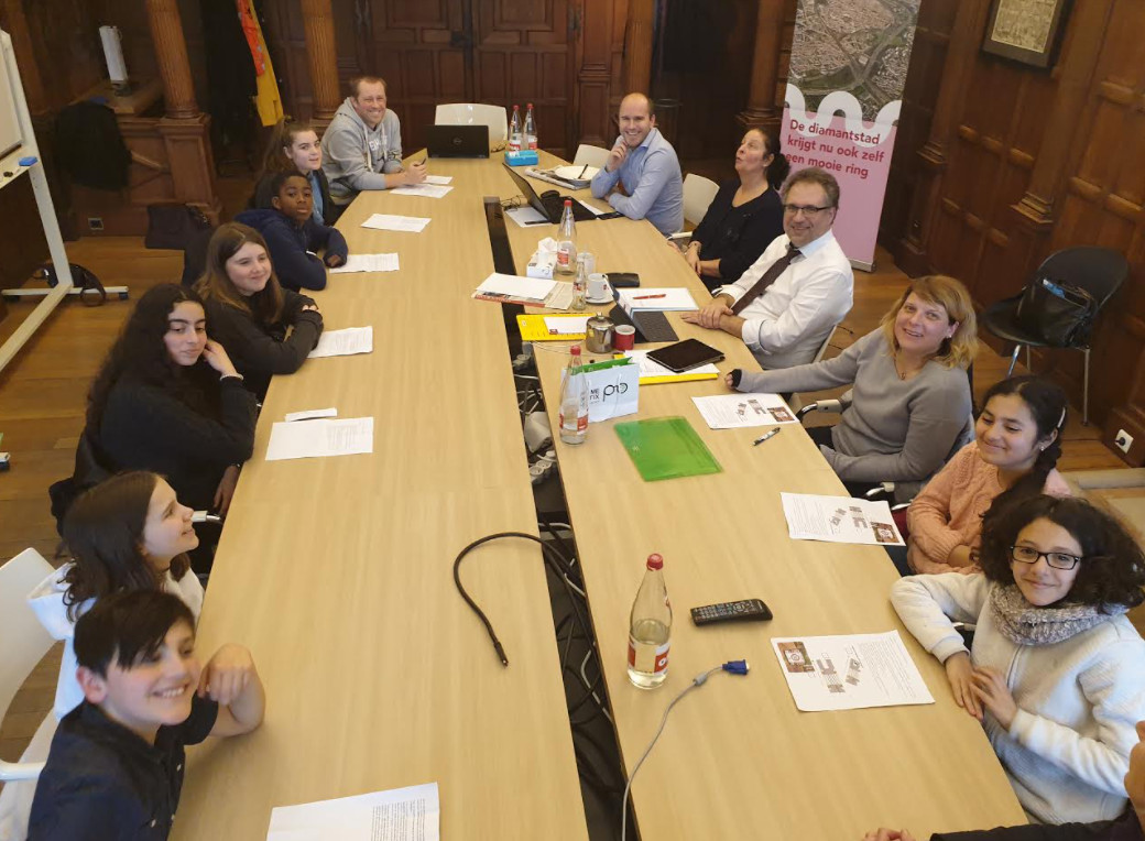 Scholieren Sint Annacollege halen slag thuis omgeving