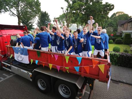 Kampioenen op de platte kar: is het einde van de traditie nabij?
