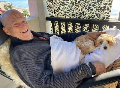 Zwaar zieke Jeff Bridges geeft update: “Ik heb mijn 71ste verjaardag gevierd en heb nu een puppy”