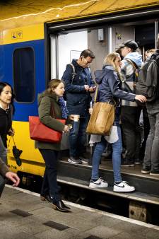 NS gaat treinen tussen Zwolle en Amersfoort verlengen: structureel 35 procent meer zitplaatsen