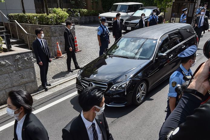 Het lichaam van Shinzo Abe komt aan in Tokio.