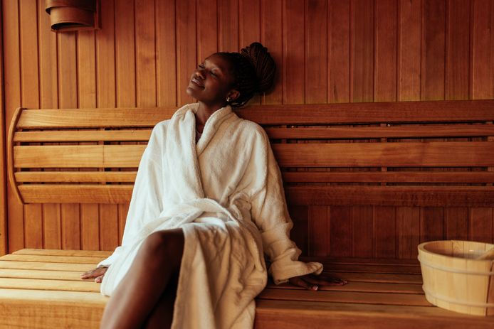 Een bezoek aan de sauna kan deugd doen. Maar niet iedereen is er echt bij gebaat, zegt onze gezondheidsexpert.