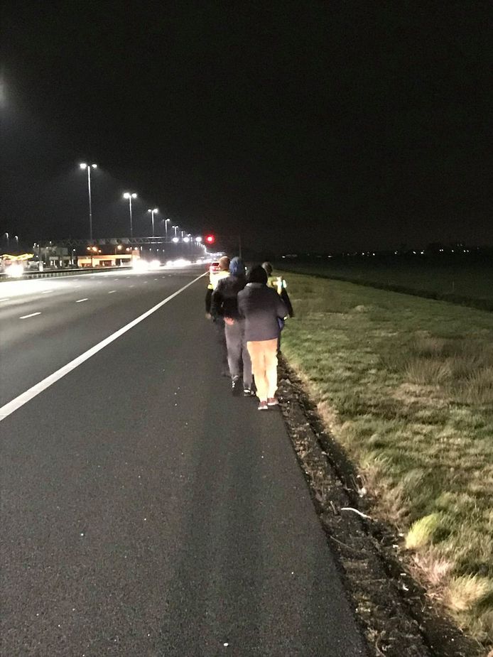 De twee mannen waren verdwaald en liepen langs de A1 ter hoogte van Amersfoort