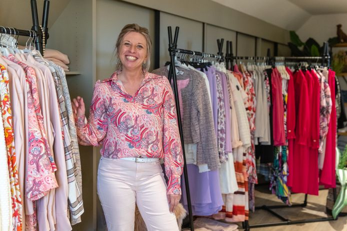 Nancy Meeus maakt gewoon van haar woning haar shop. "Voor een huiselijke, warme sfeer", zegt ze.