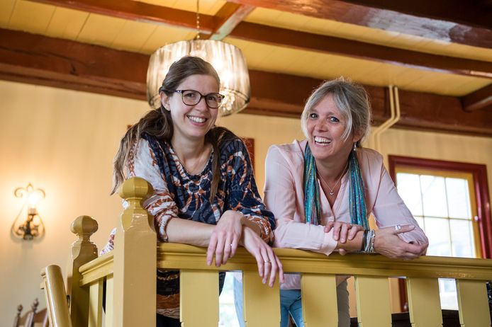 Desirée Somsen (rechts) en Eva Ploum.