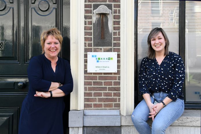 Miranda Hanegraaf (l) en Jill Haacke zijn deskundigen van het RIBW Brabant, dat hulp verleent aan psychiatrische patiënten.