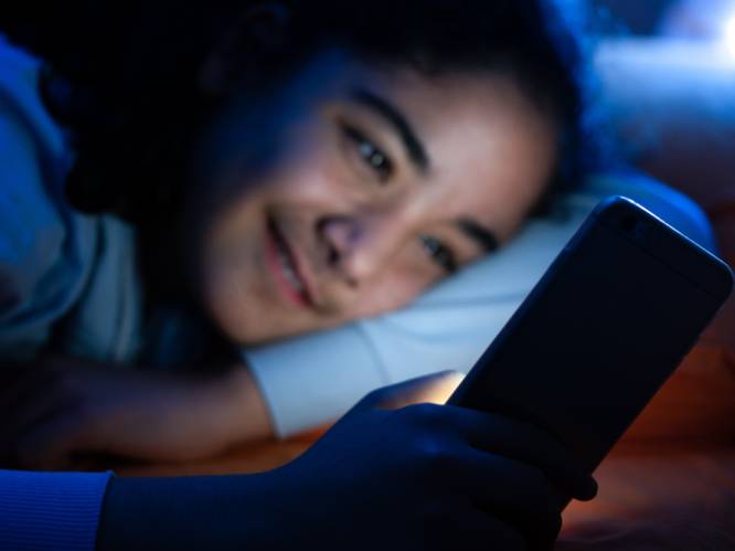 Studenten die smartphone intens gebruiken slapen minder én slechter