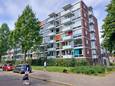 In dit appartementencomplex aan de Stanleystraat werd een 42-jarige man dood aangetroffen. Het duurde vijf maanden voordat zijn dood werd ontdekt.