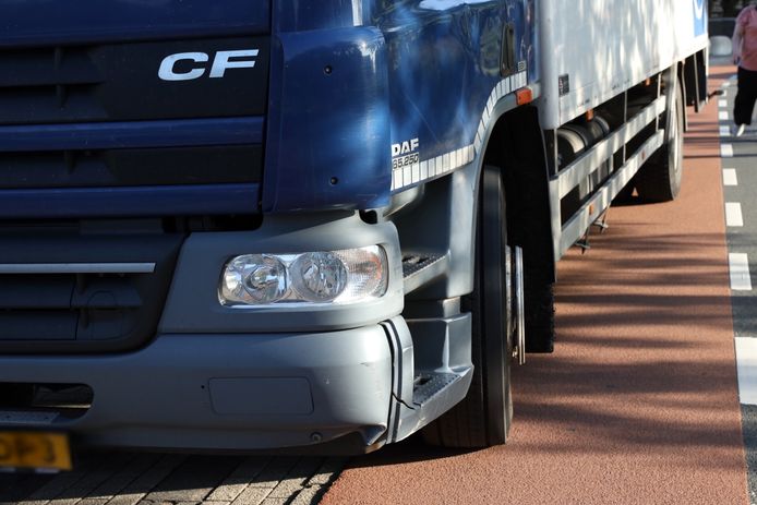 De vrachtwagen had amper schade.
