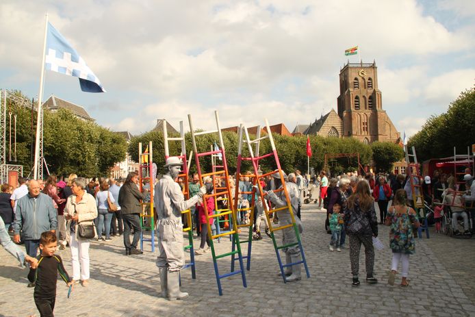 Rondje Den Berg met straattheater.