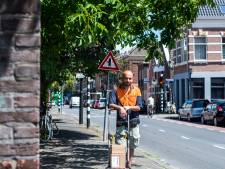 Pakketbezorger Omer draait overuren: ‘Het is net de kerstperiode voor ons’