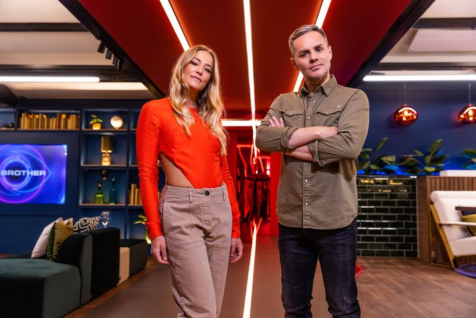 Presentatoren Geraldine Kemper en Peter Van de Veire in het nieuwe 'Big Brother'-huis.