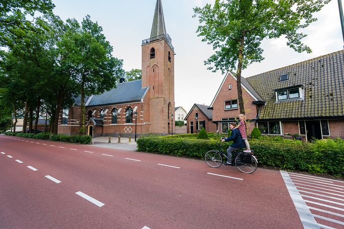 Alle kerkklokken in de gemeente De Bilt, waaronder die van de Hersteld Hervormde Kerk in Maartensdijk, luiden tijdens de jaarwisseling.