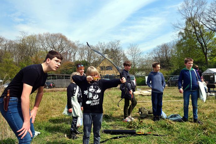 Kinderen leren boogschieten bij All Inn Traditional.