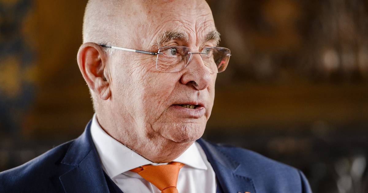 van praag loopt weg na lage opkomst jovd bijeenkomst binnenland ad nl
