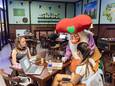 Kabouter Plop komt de studenten zelf wat moed inspreken.