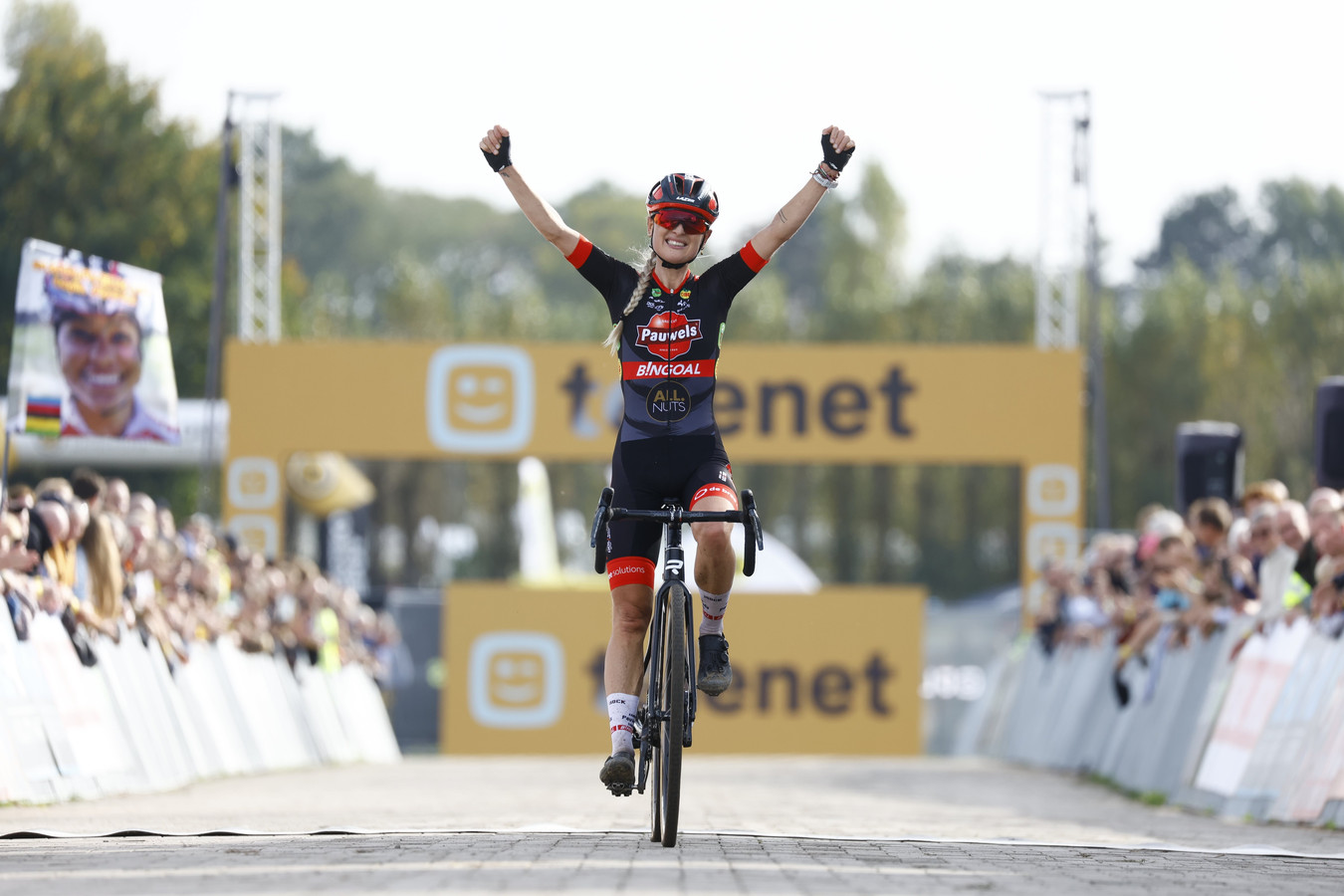 Denise Betsema boekt eerste seizoenszege, volledig Oranjepodium bij