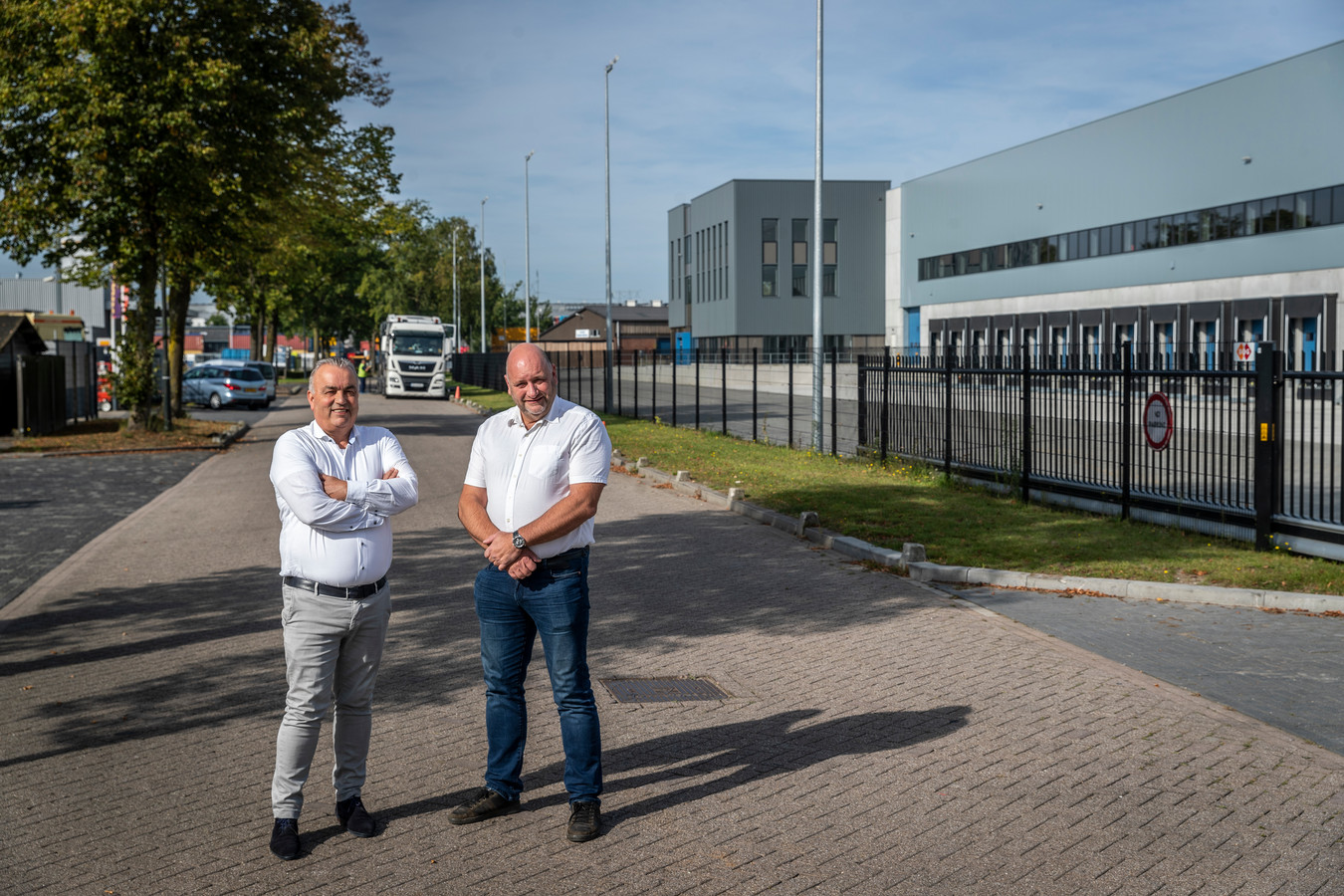 Erik Jennissen (rechts) en Willy van der Velden. De SBBE heeft een plan opgesteld voor betere beveiliging van bedrijvenpark Ekkersrijt.
