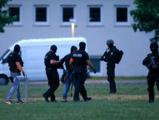 VIDEO: Uitgeleverde moordenaar Susanna (14) onder massale politiebegeleiding aangekomen in Duitsland