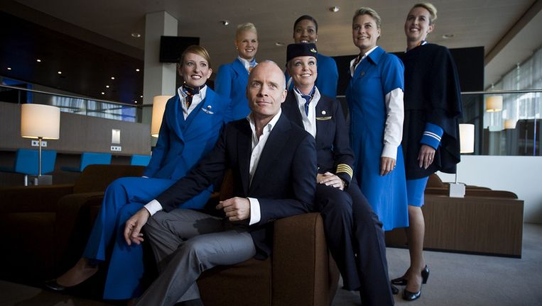 KLM-stewardessen trekken de broek aan | Het