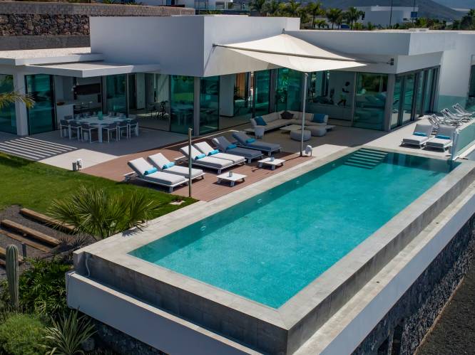 BINNENKIJKER. Het gezin van Marc en Rita viert oudejaar in hun paleisje op Tenerife: “We werken allemaal veel en hard. Hier komen we meteen tot rust”