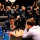 Carlsen verslaat Caruana en blijft wereldkampioen schaken