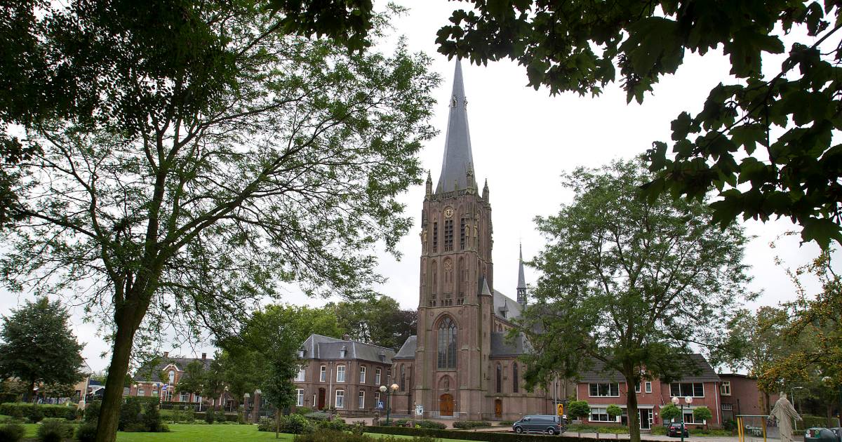 Parochiehuis in Zieuwent verkocht, mogelijk woningbouw bij ‘kathedraal van de Achterhoek’
