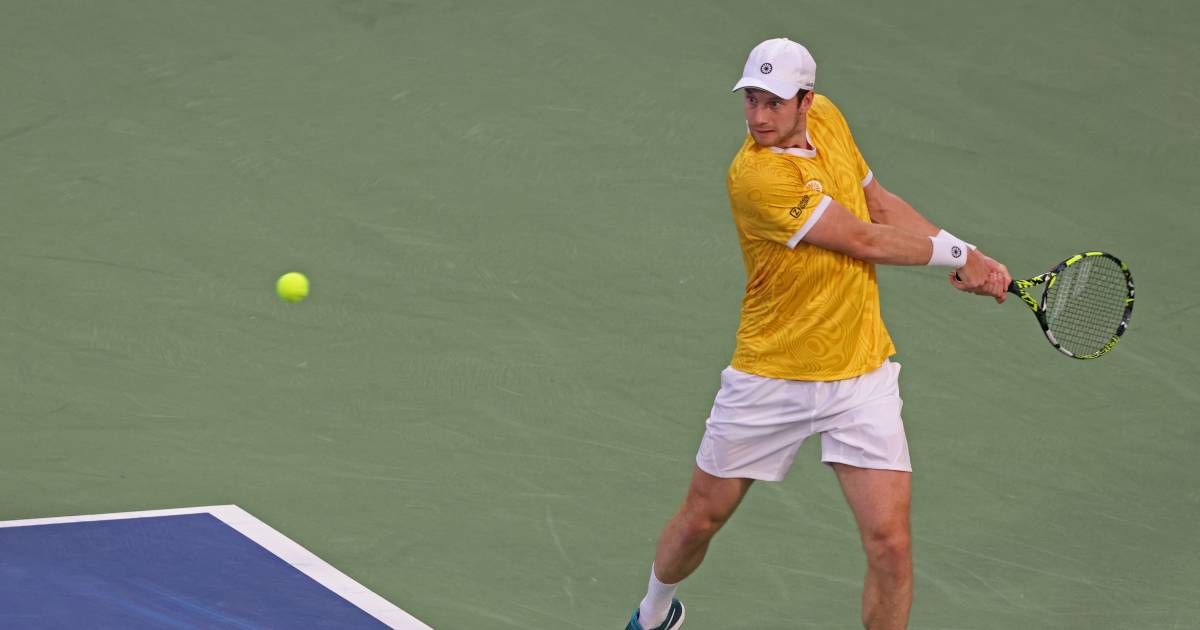 Botic van de Zandschulp slaat zich in drie sets naar derde ronde tegen