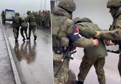 Beelden tonen hoe Russische soldaten worden gearresteerd en afgevoerd nadat die weigeren te vechten in Oekraïne