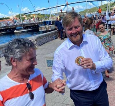 Koning neemt op Curaçao embleem Driekoningen Den Bosch in ontvangst, ‘Heb gezegd dat hij onze vierde