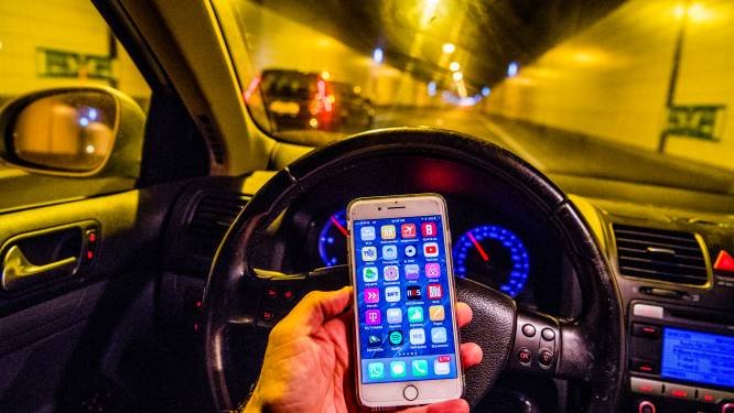 ‘Apparaat dat telefoon van automobilist blokkeert tijdens rijden komt eraan’